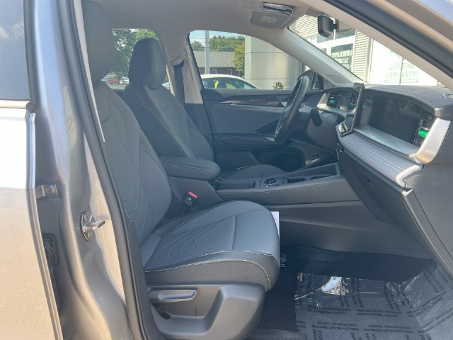 Used 2025 Volkswagen Tiguan SE AWD/4WD image 34