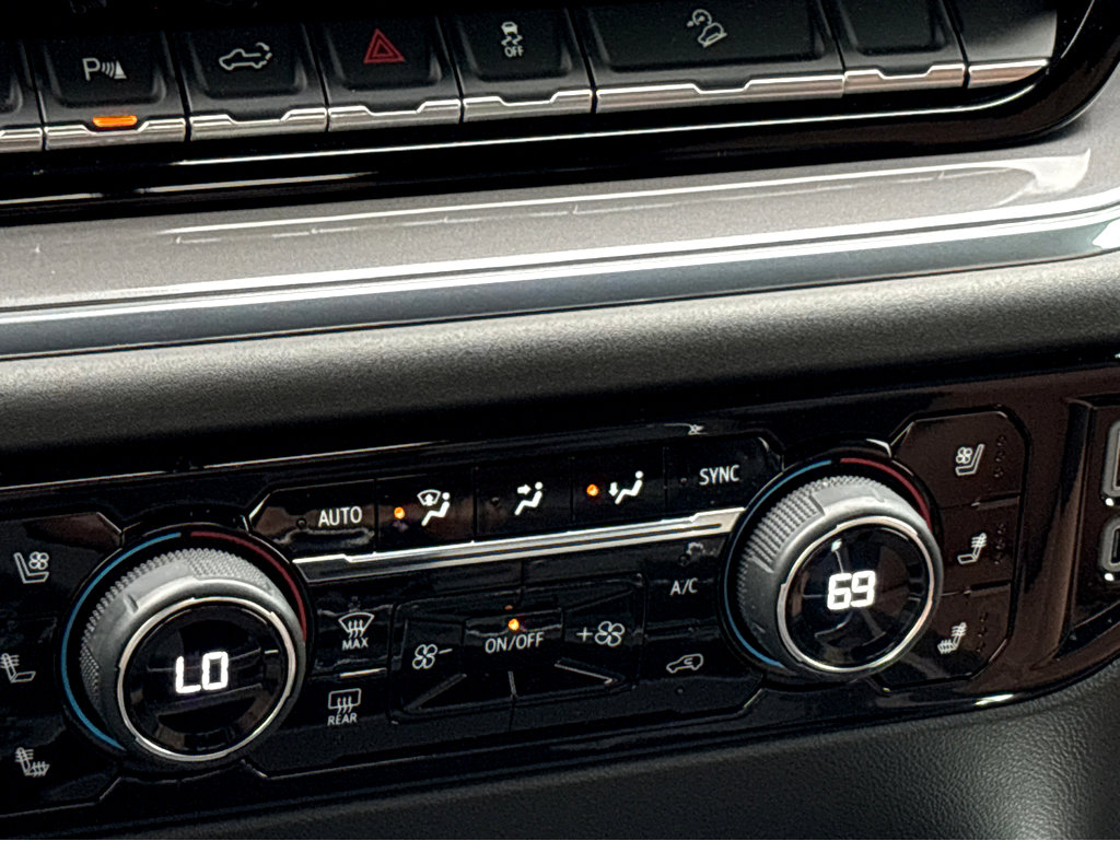 Used 2024 Chevrolet Silverado 2500 High Country w/ High Country Premium Package image 8