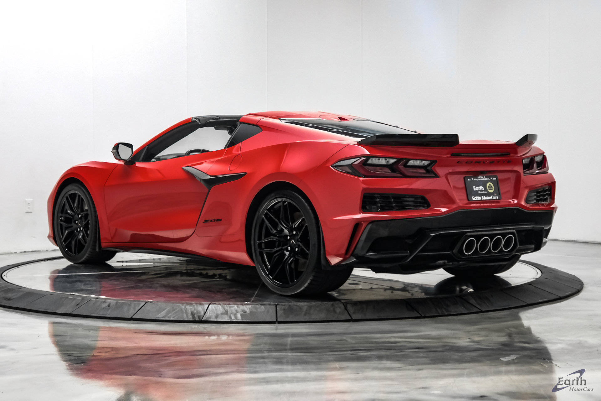 Used 2024 Chevrolet Corvette Z06 RWD image 13