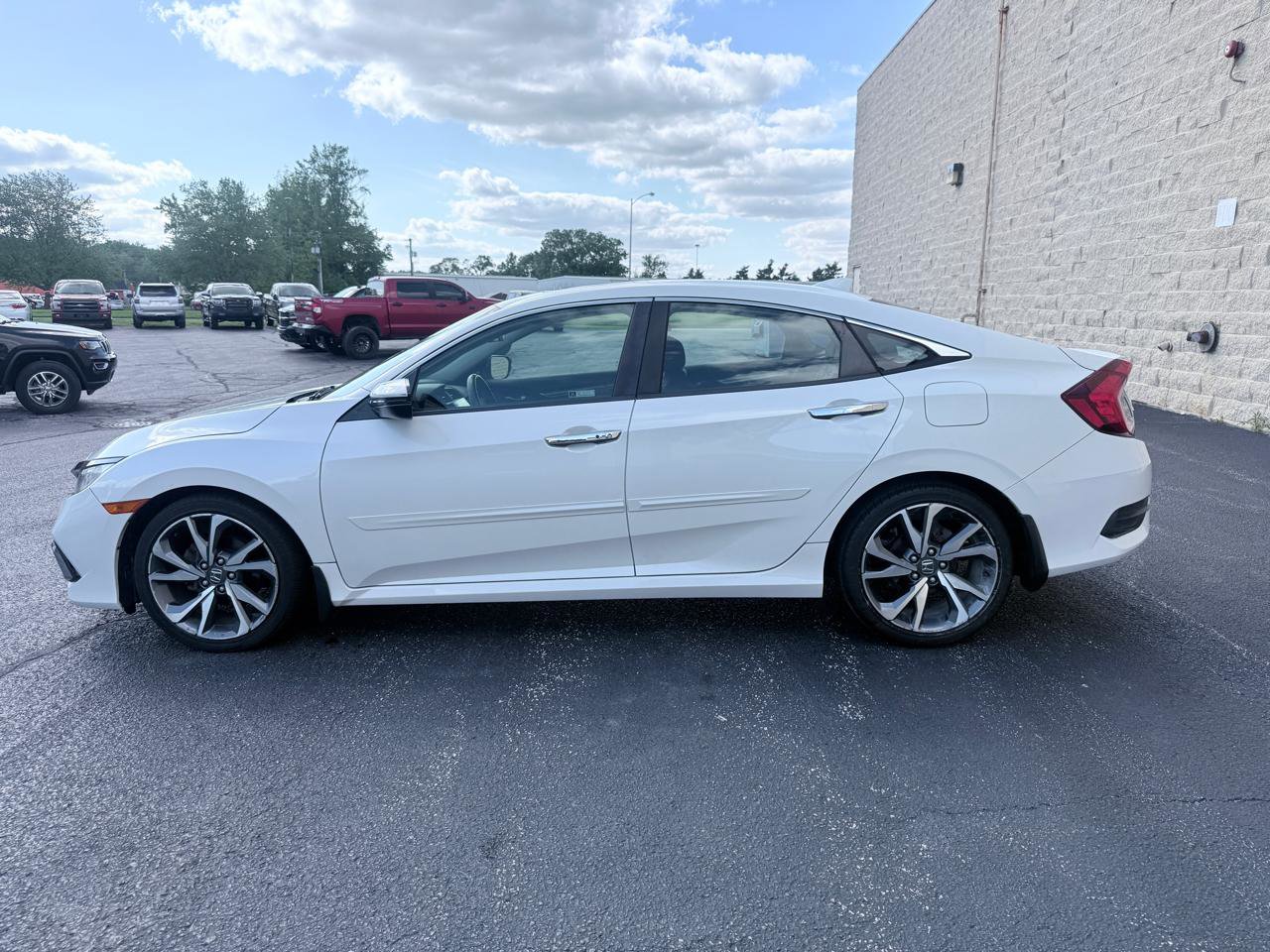 Used 2019 Honda Civic Touring image 2