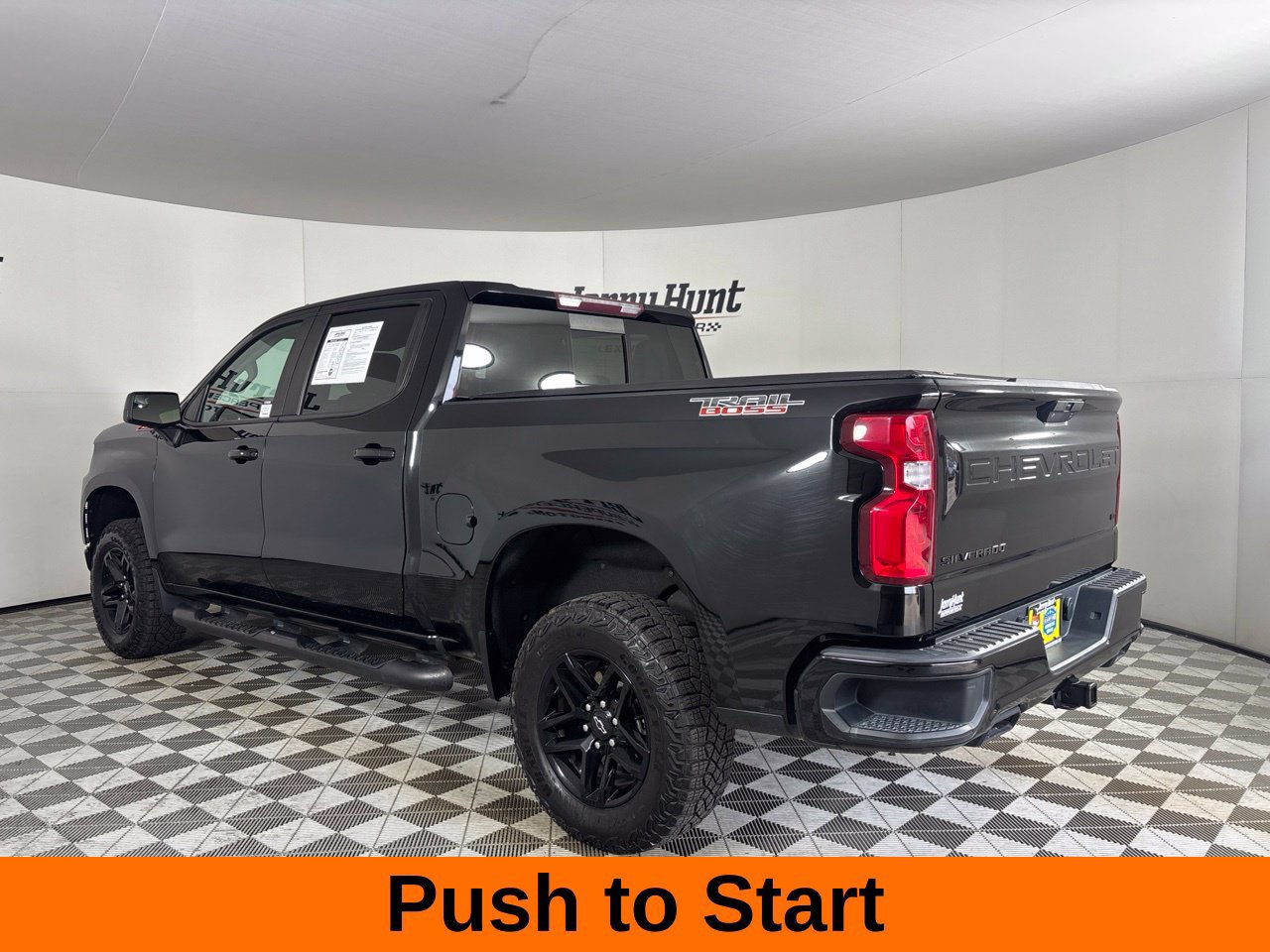 Used 2020 Chevrolet Silverado 1500 LT Trail Boss w/ Midnight Edition AWD/4WD image 8