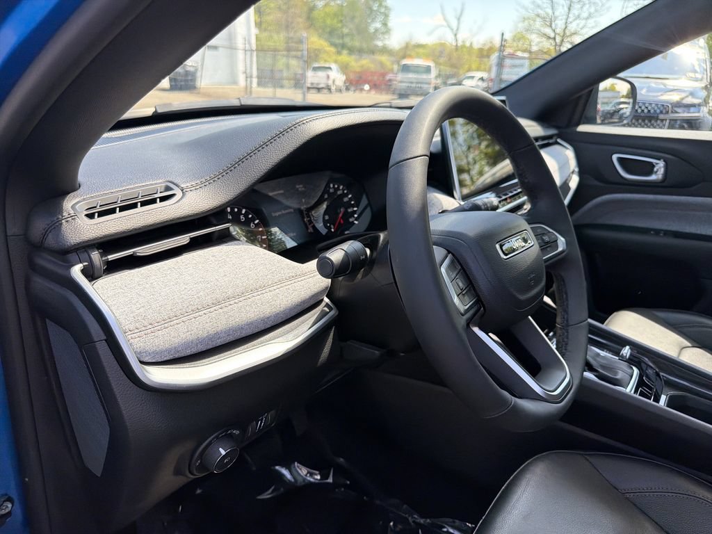 Used 2023 Jeep Compass Latitude w/ Sun and Sound Group AWD/4WD image 21