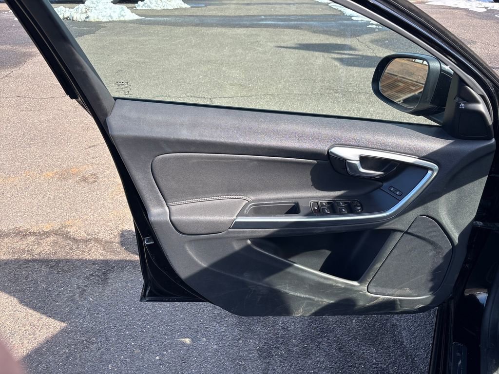 Used 2015 Volvo V60 T5 image 14