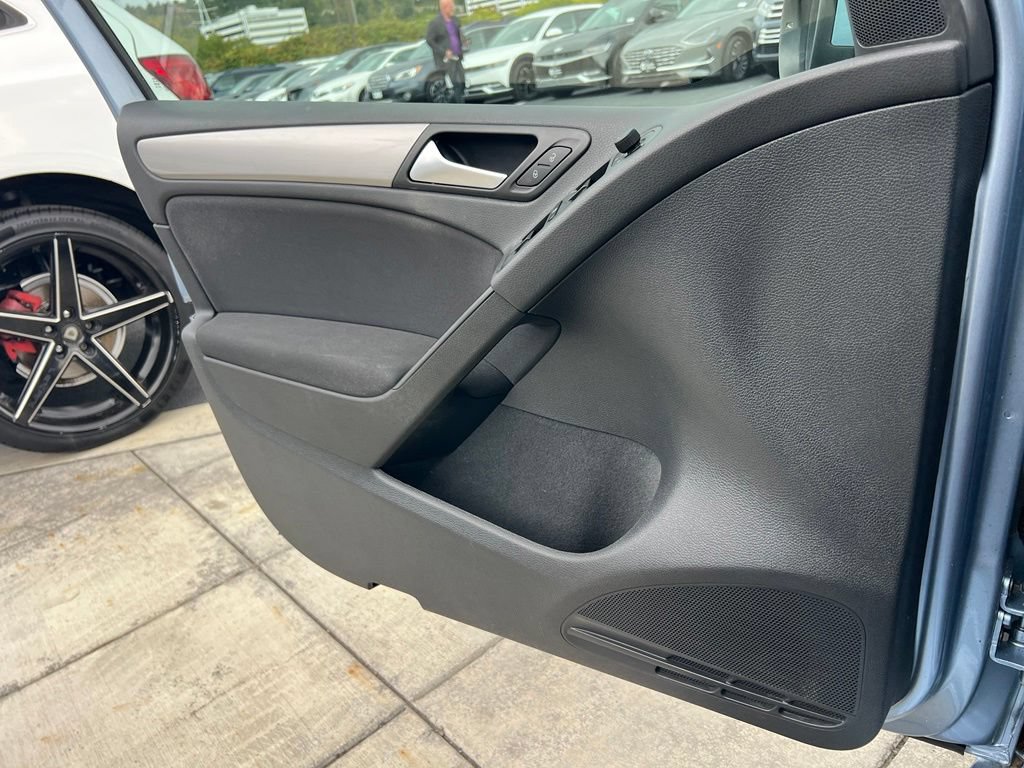 Used 2012 Volkswagen Golf 4-Door FWD image 17