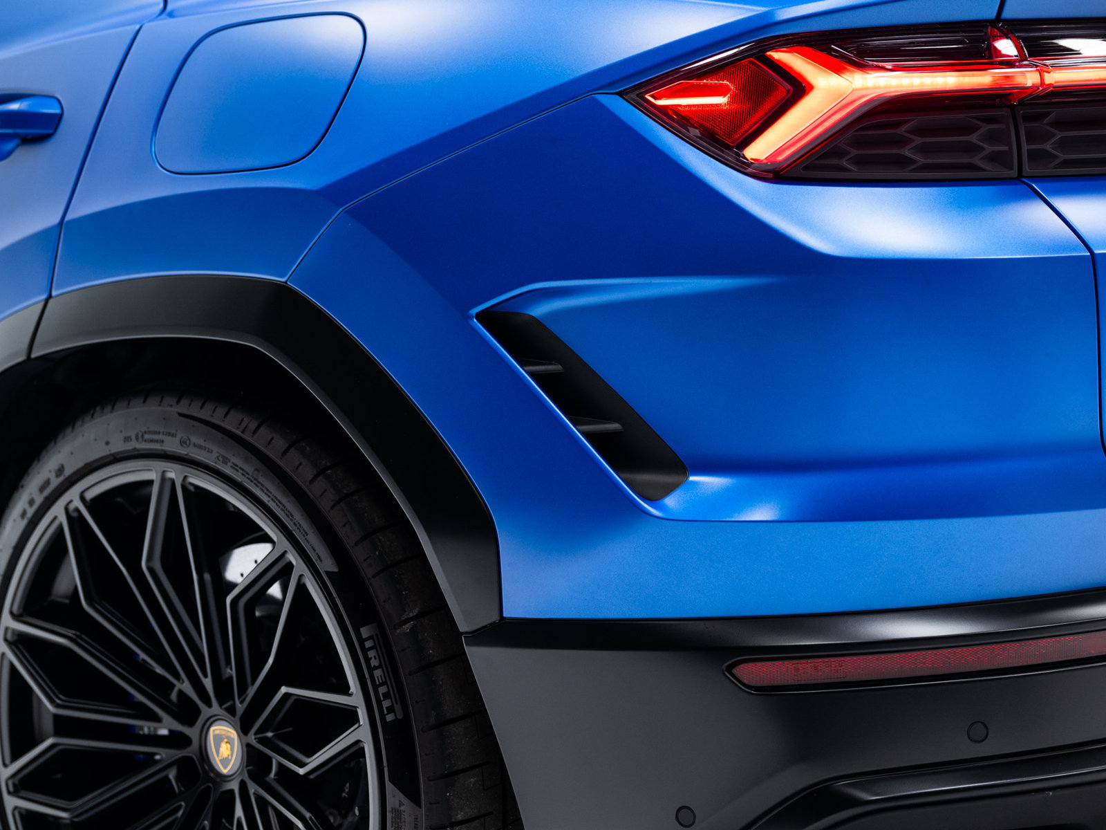 Used 2025 Lamborghini Urus SE AWD/4WD image 23