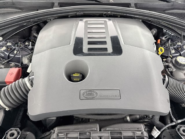 Certified 2024 Land Rover Range Rover Velar Dynamic HSE AWD/4WD image 32