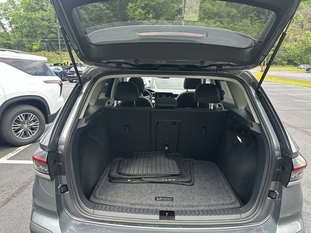 Used 2025 Volkswagen Taos SE w/ Panoramic Sunroof Package AWD/4WD image 23