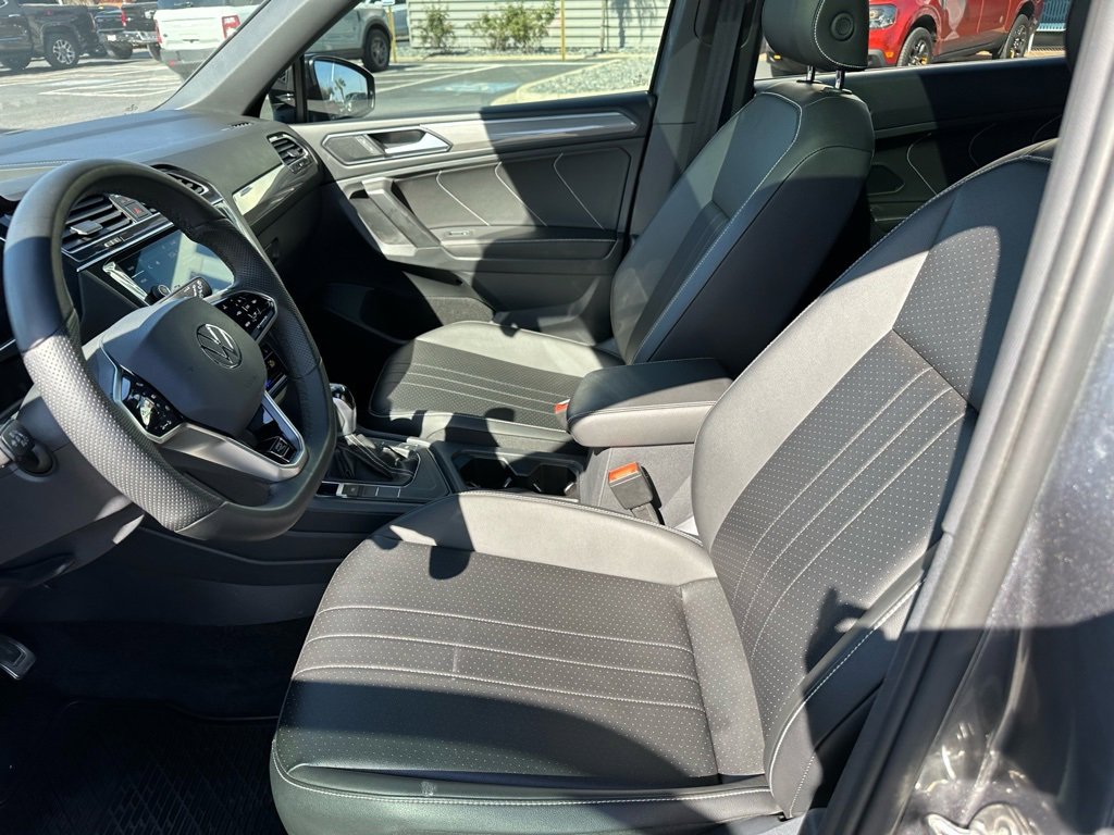Used 2024 Volkswagen Tiguan SE R-Line w/ MDO Package, Three-Row image 12