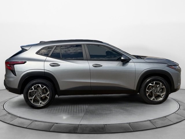 Used 2024 Chevrolet Trax LT w/ Driver Confidence Package FWD image 2