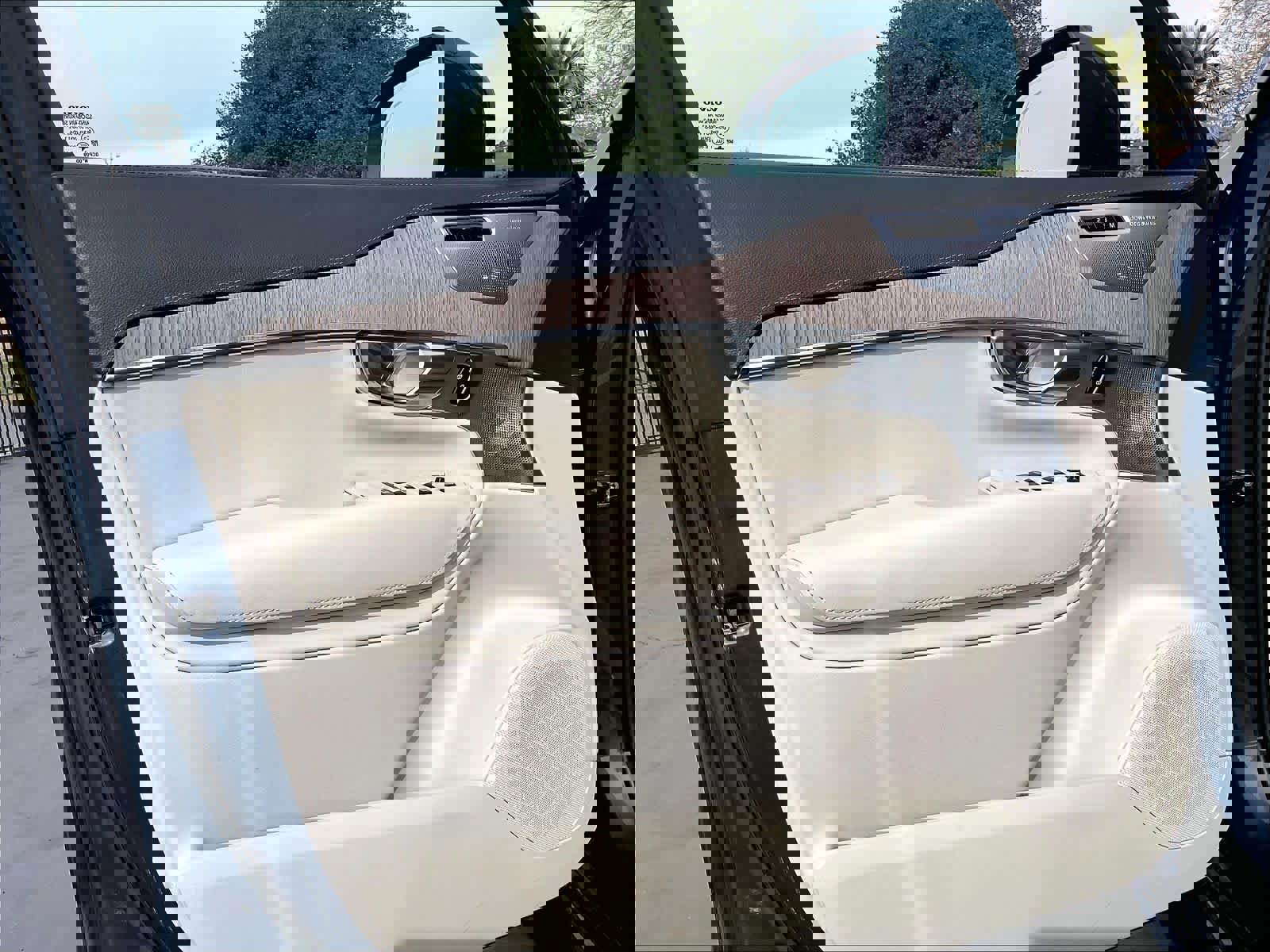 Used 2023 Volvo XC90 T8 Ultimate w/ Protection Package Premier image 25