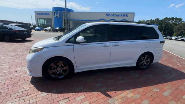 Used 2015 Toyota Sienna SE w/ SE Preferred Package FWD image 7