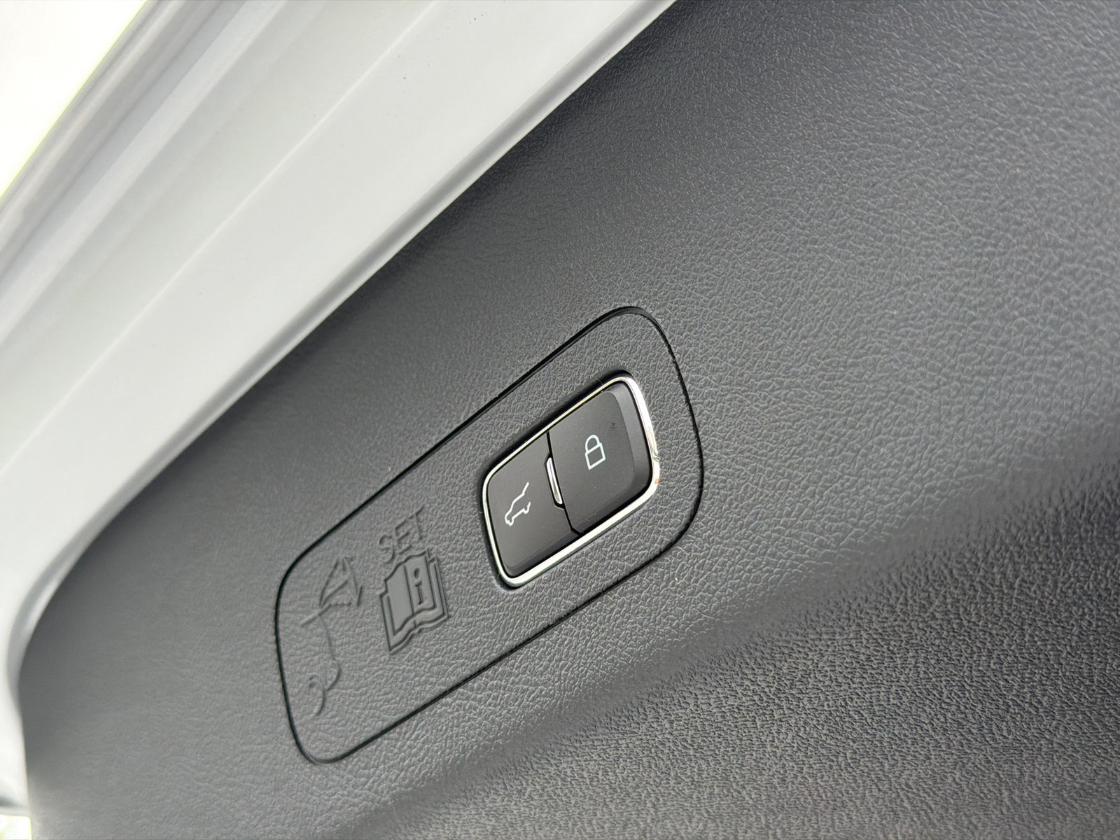 New 2027 Lincoln Aviator AWD w/ Jet Appearance Package image 8