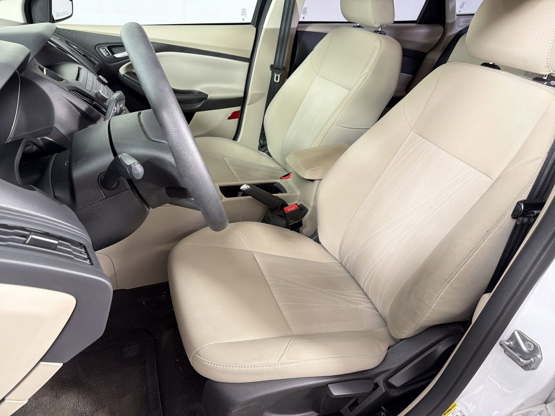 Used 2017 Ford Focus SE FWD image 5