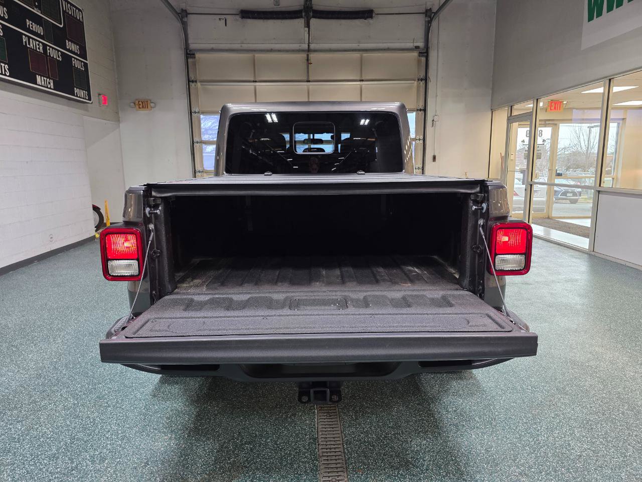 Used 2025 Jeep Gladiator Sport image 22