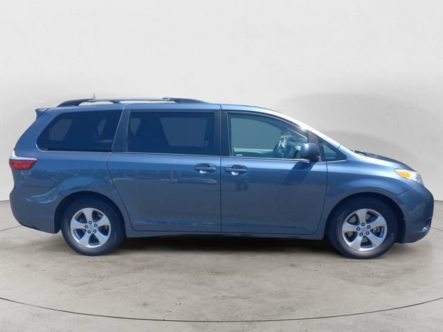 Used 2017 Toyota Sienna LE FWD image 4