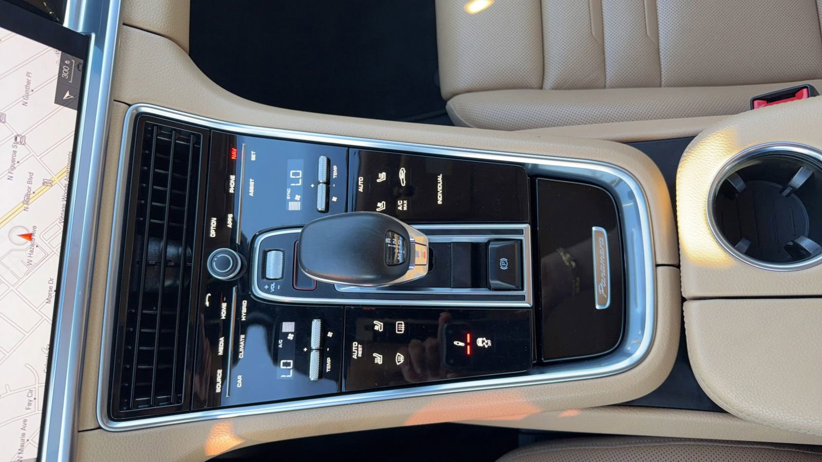 Used 2018 Porsche Panamera 4 AWD/4WD image 28