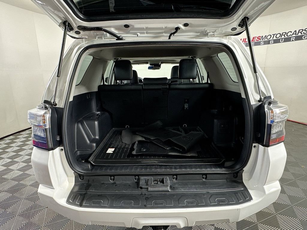 Used 2021 Toyota 4Runner Venture w/ Moonroof Package AWD/4WD image 27