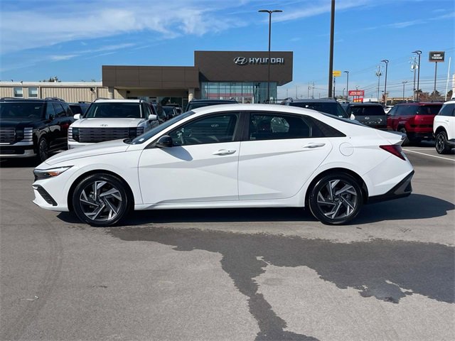 Certified 2025 Hyundai Elantra Sport image 6