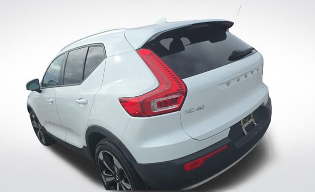 Used 2021 Volvo XC40 T4 Momentum w/ Protection Package Premier image 5