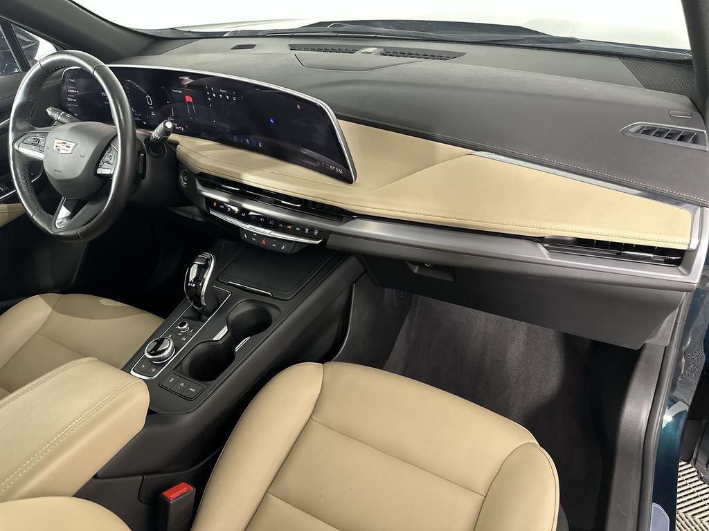 Used 2024 Cadillac XT4 Luxury w/ Cold Weather Package AWD/4WD image 32
