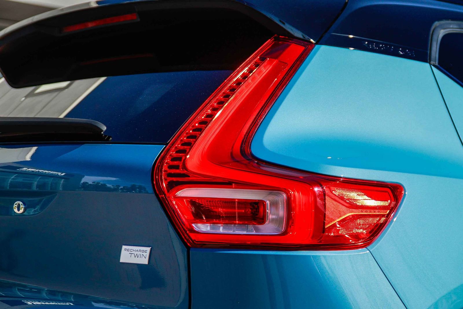 Used 2023 Volvo XC40 Recharge Core image 8