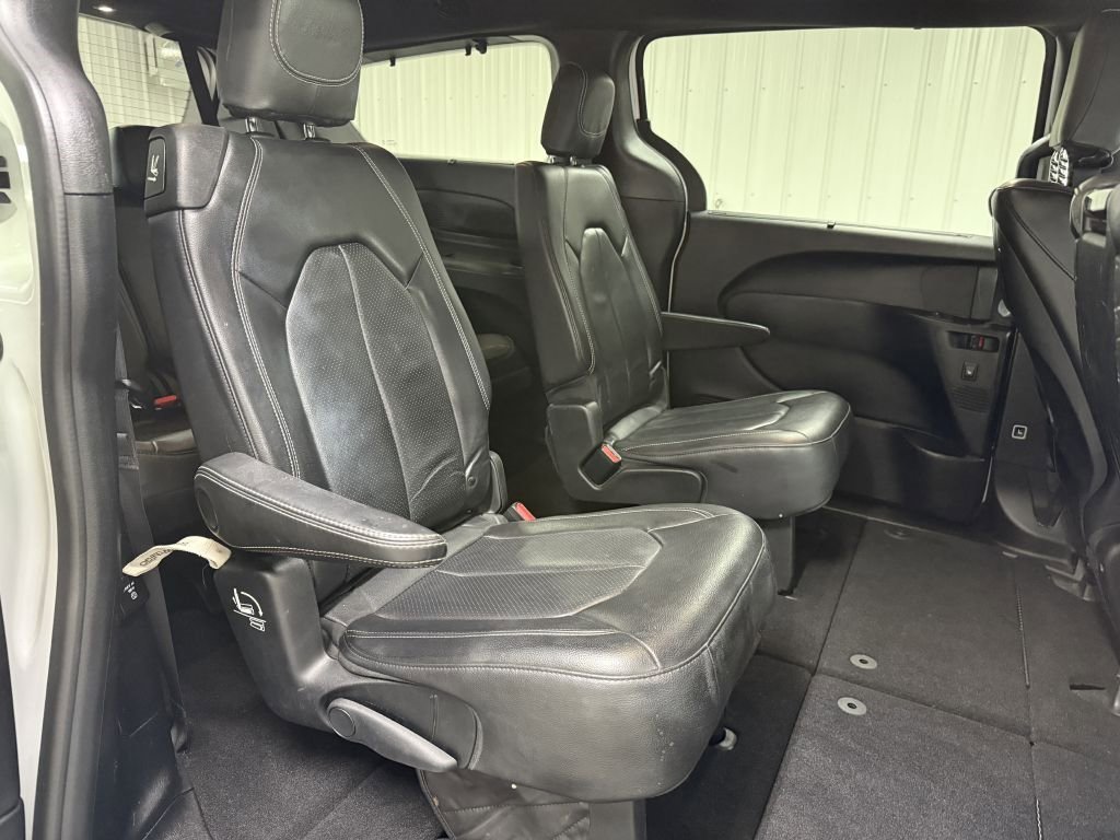 Used 2019 Chrysler Pacifica Touring-L Plus w/ S Appearance Package image 30