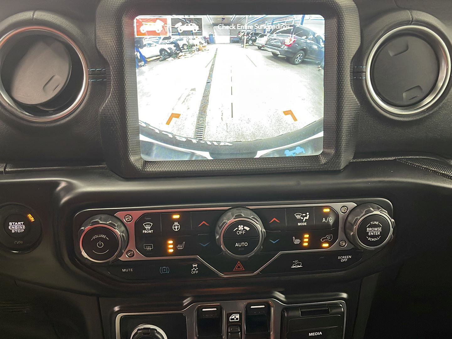 Used 2023 Jeep Wrangler Unlimited Rubicon 4xe w/ Cold Weather Group AWD/4WD image 15