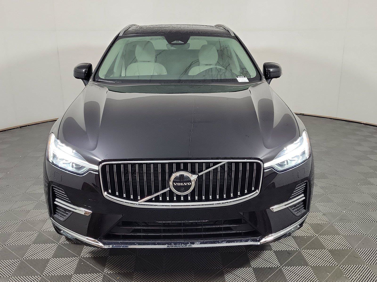Certified 2023 Volvo XC60 B5 Plus w/ Protection Package Premier FWD image 2