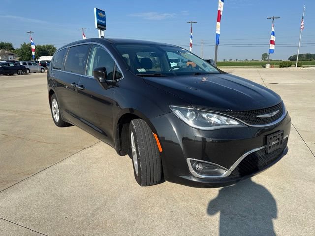 Used 2018 Chrysler Pacifica Touring Plus w/ Tire & Wheel Group FWD image 19