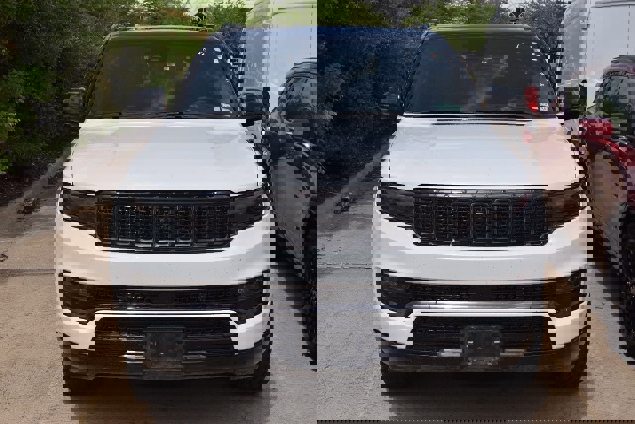 Used 2024 Jeep Grand Wagoneer Series II w/ Quick Order Packagew 28T image 3