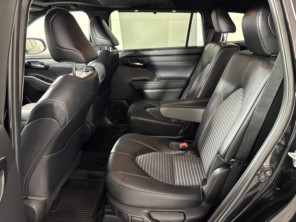 Used 2023 Toyota Highlander XSE FWD image 27