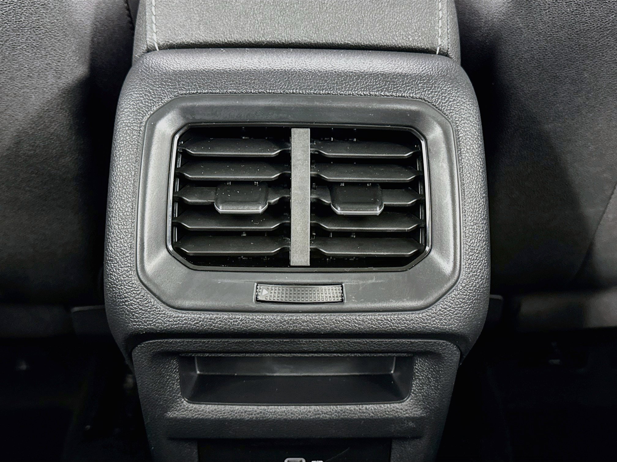 Used 2024 Volkswagen Taos SE AWD/4WD image 25
