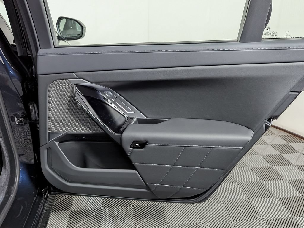 Used 2026 BMW i7 xDrive60 AWD/4WD image 45