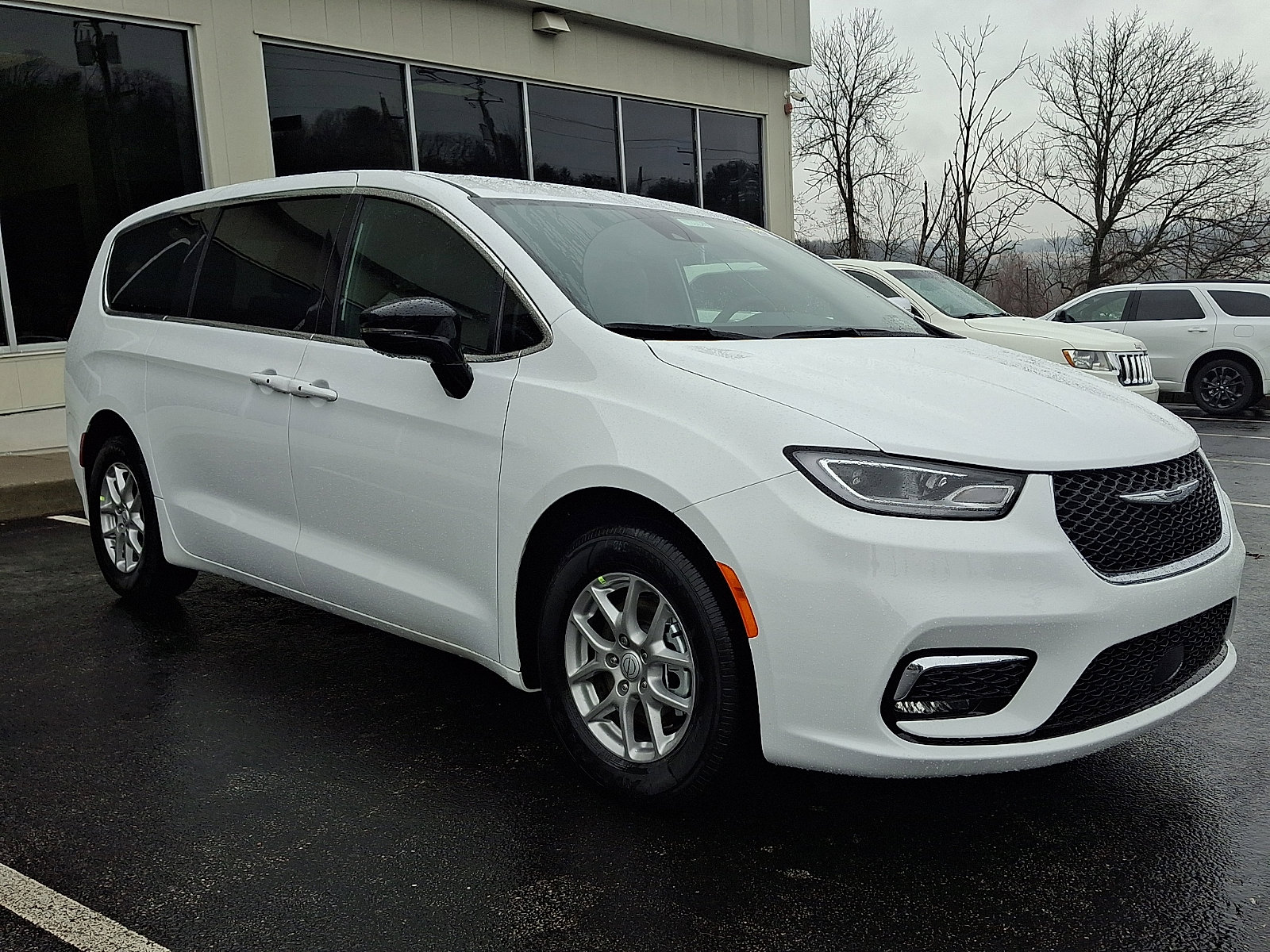 New 2026 Chrysler Pacifica Select image 2