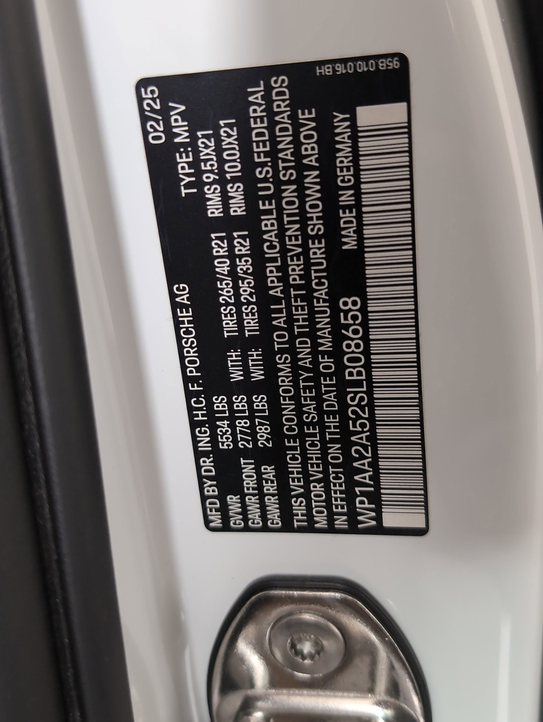 Used 2025 Porsche Macan image 25