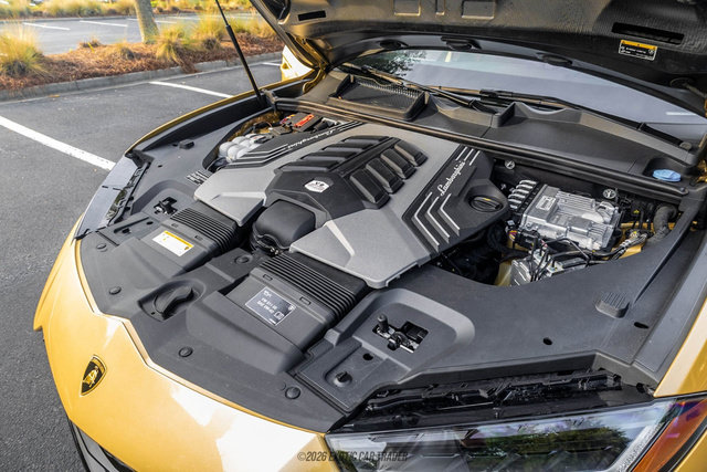 Used 2024 Lamborghini Urus S AWD/4WD image 15