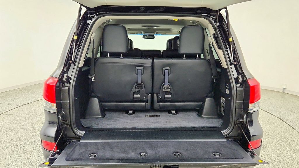 Used 2013 Lexus LX 570 4WD w/ Luxury Pkg image 23