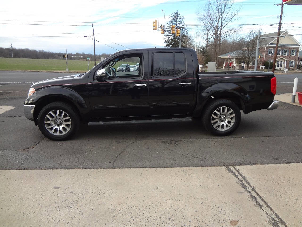 Used 2013 Nissan Frontier SL image 3