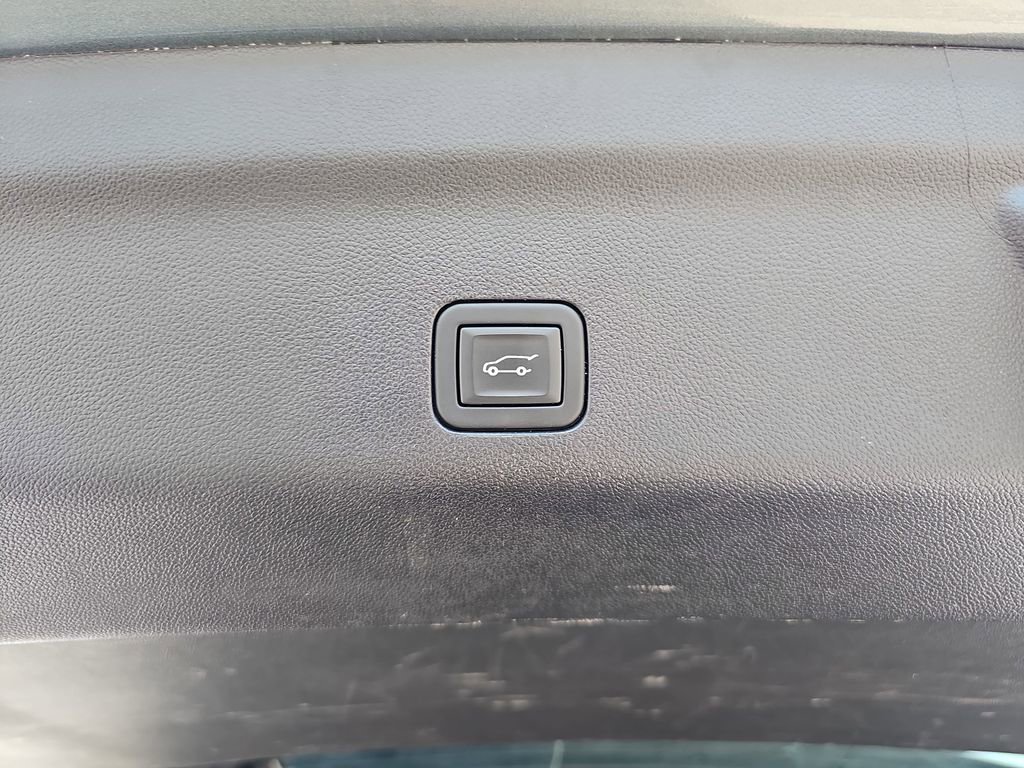 Used 2024 Chevrolet Tahoe Premier RWD image 16