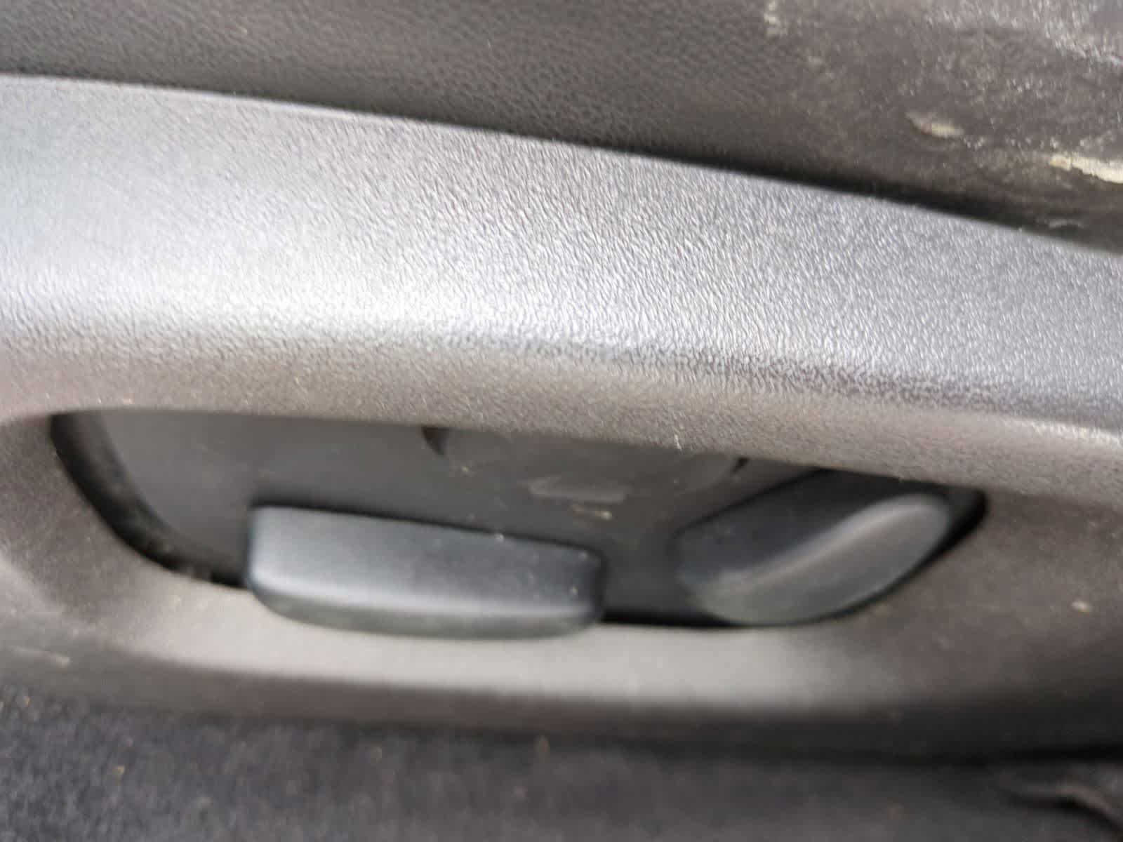 Used 2013 Lincoln MKS FWD image 17