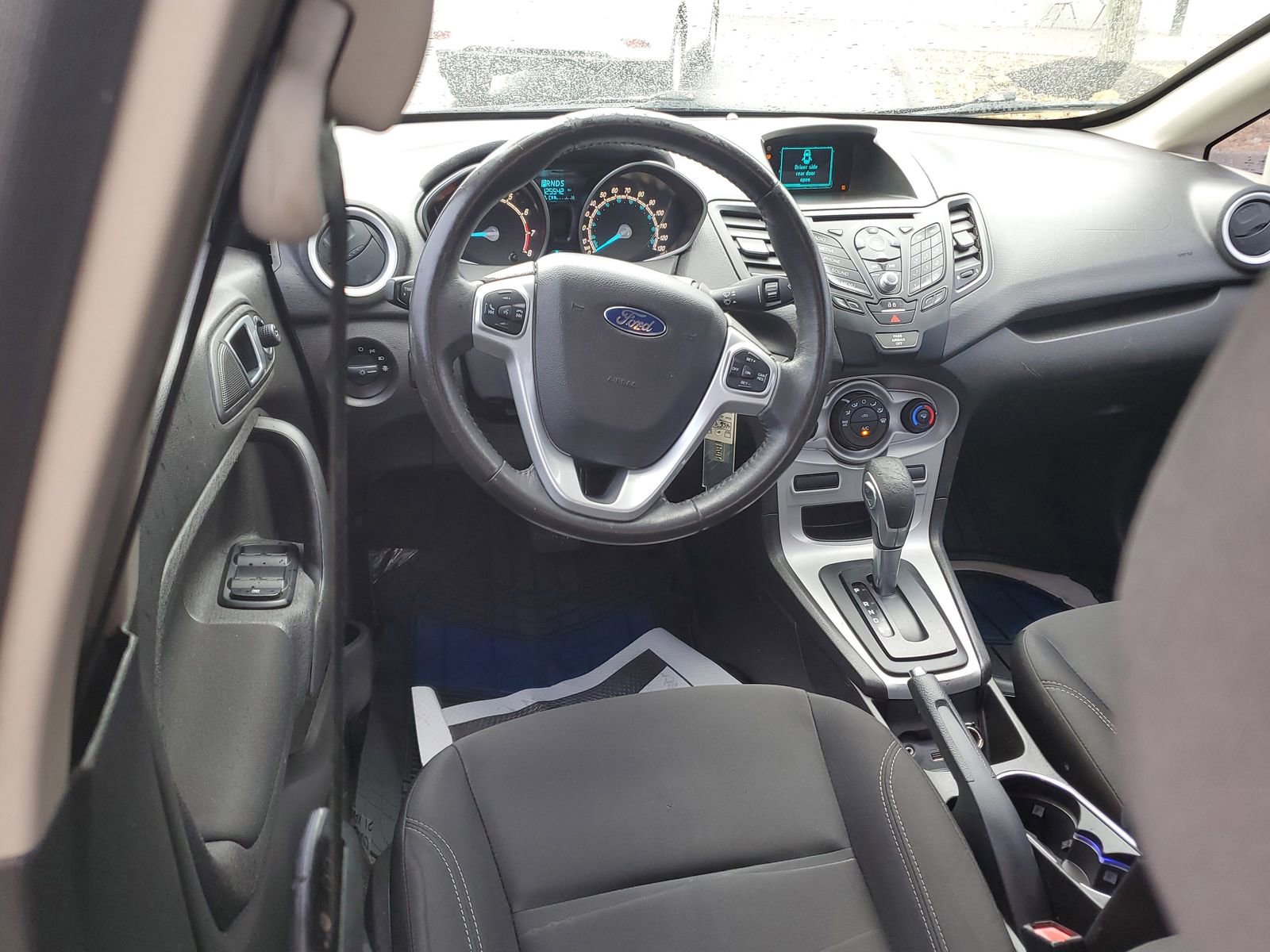 Used 2015 Ford Fiesta SE FWD image 9