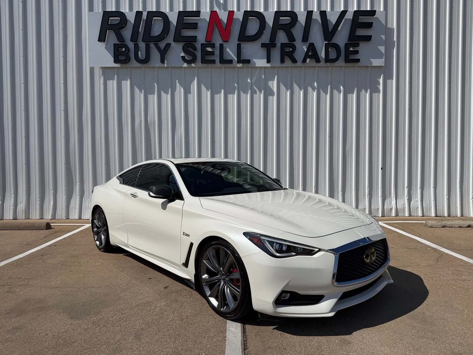 Used 2019 INFINITI Q60 Red Sport 400 w/ Carbon Fiber Package RWD image 9