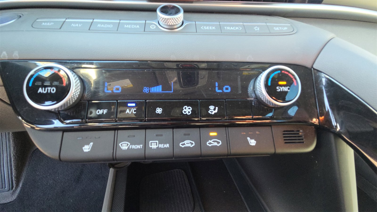 Used 2024 Hyundai Elantra SEL w/ Convenience Package image 18