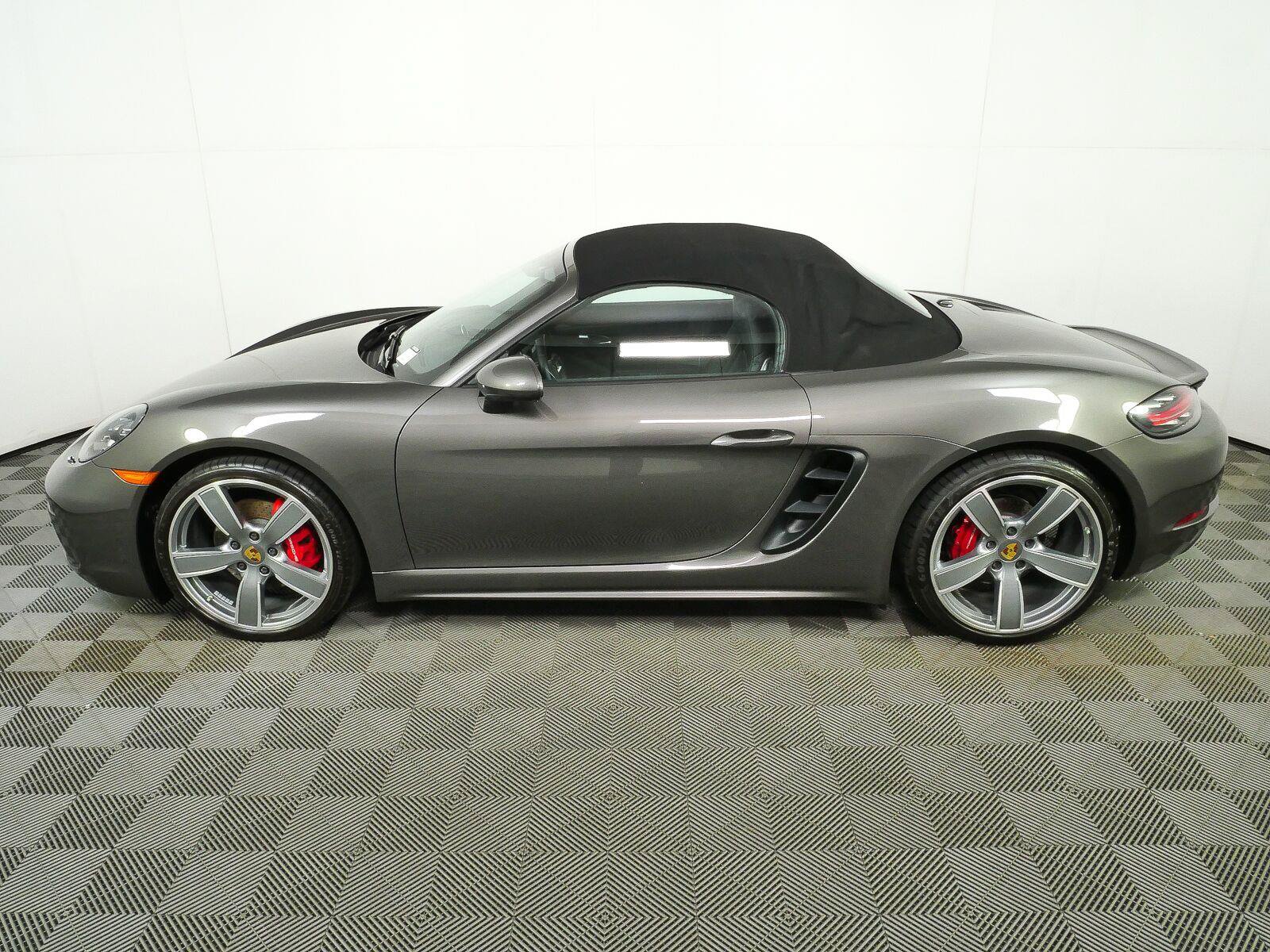 Certified 2017 Porsche 718 Boxster S RWD image 2