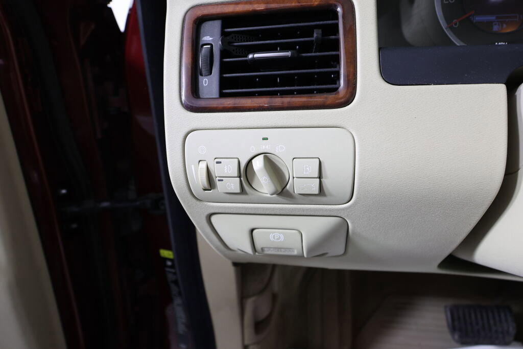 Used 2009 Volvo XC70 3.2 image 32