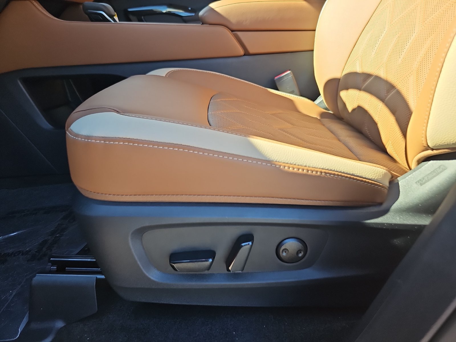 New 2026 Nissan Pathfinder Platinum FWD image 28