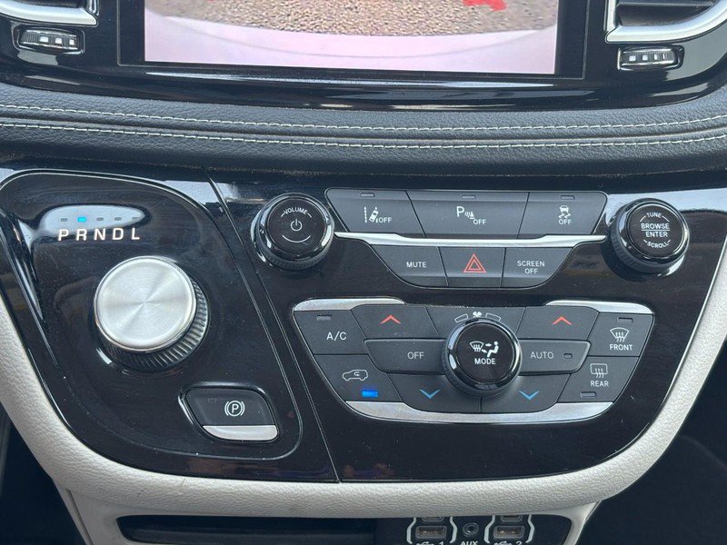 Used 2022 Chrysler Pacifica Touring-L FWD image 25