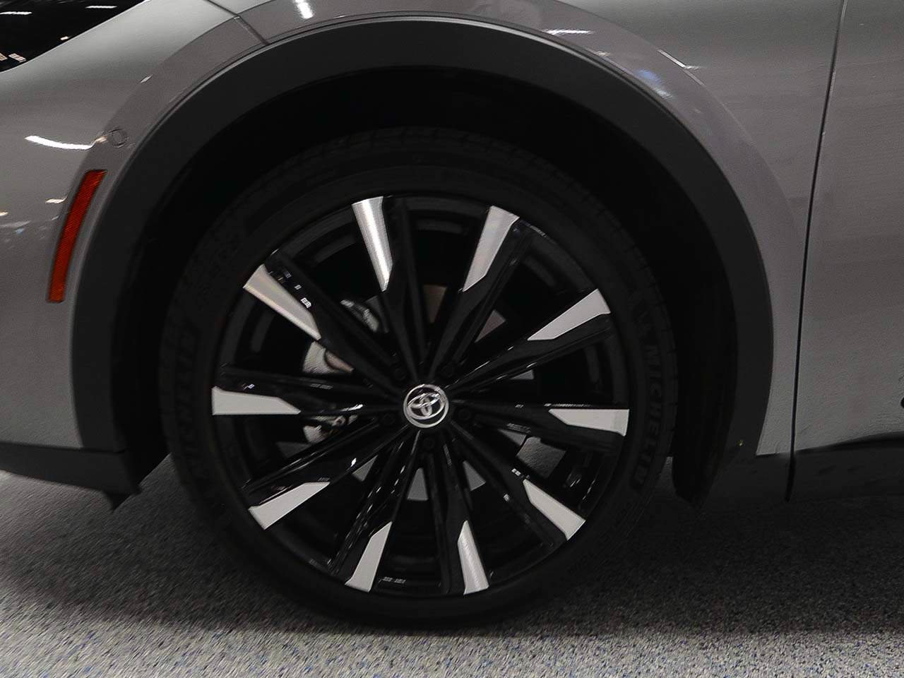 Used 2024 Toyota Crown Platinum AWD/4WD image 5