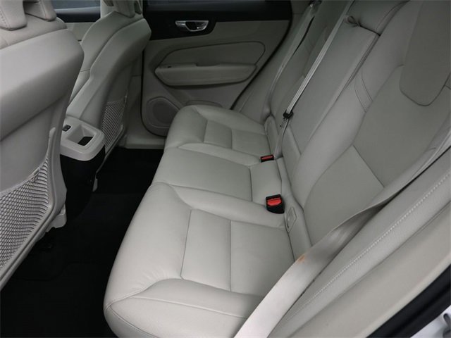 Used 2024 Volvo XC60 B5 Plus image 19