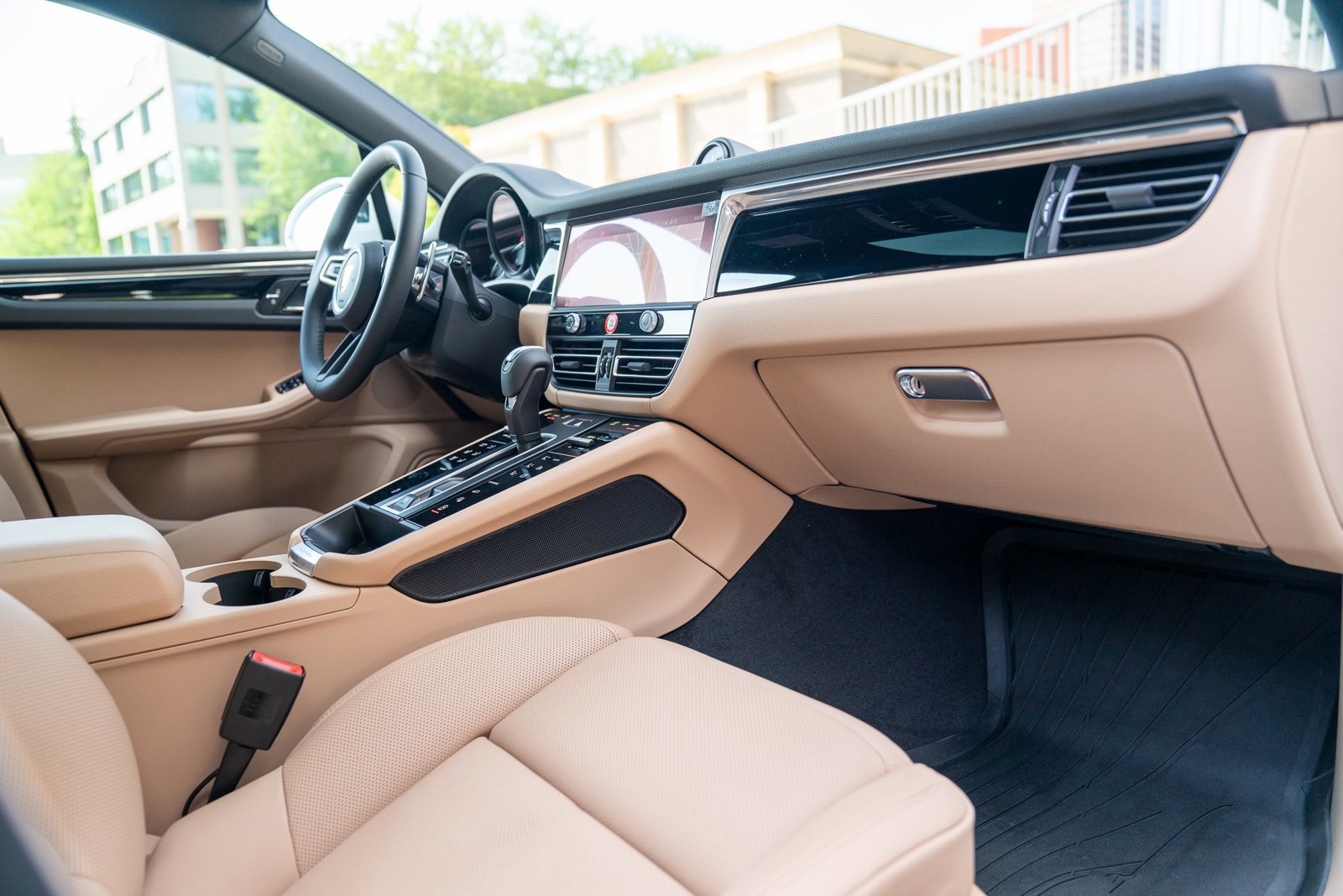 Certified 2025 Porsche Macan image 22